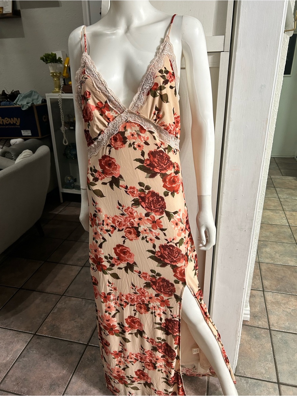Jessica Simpson Blush Floral Lace-Trim Slip Dress with Red Roses